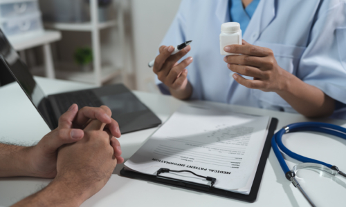 Asian female doctor or medical specialist examining a patient Ask for symptoms, give advice, recommend medication, plan treatment guidelines and preventive care. Concept of health checkup Prevention